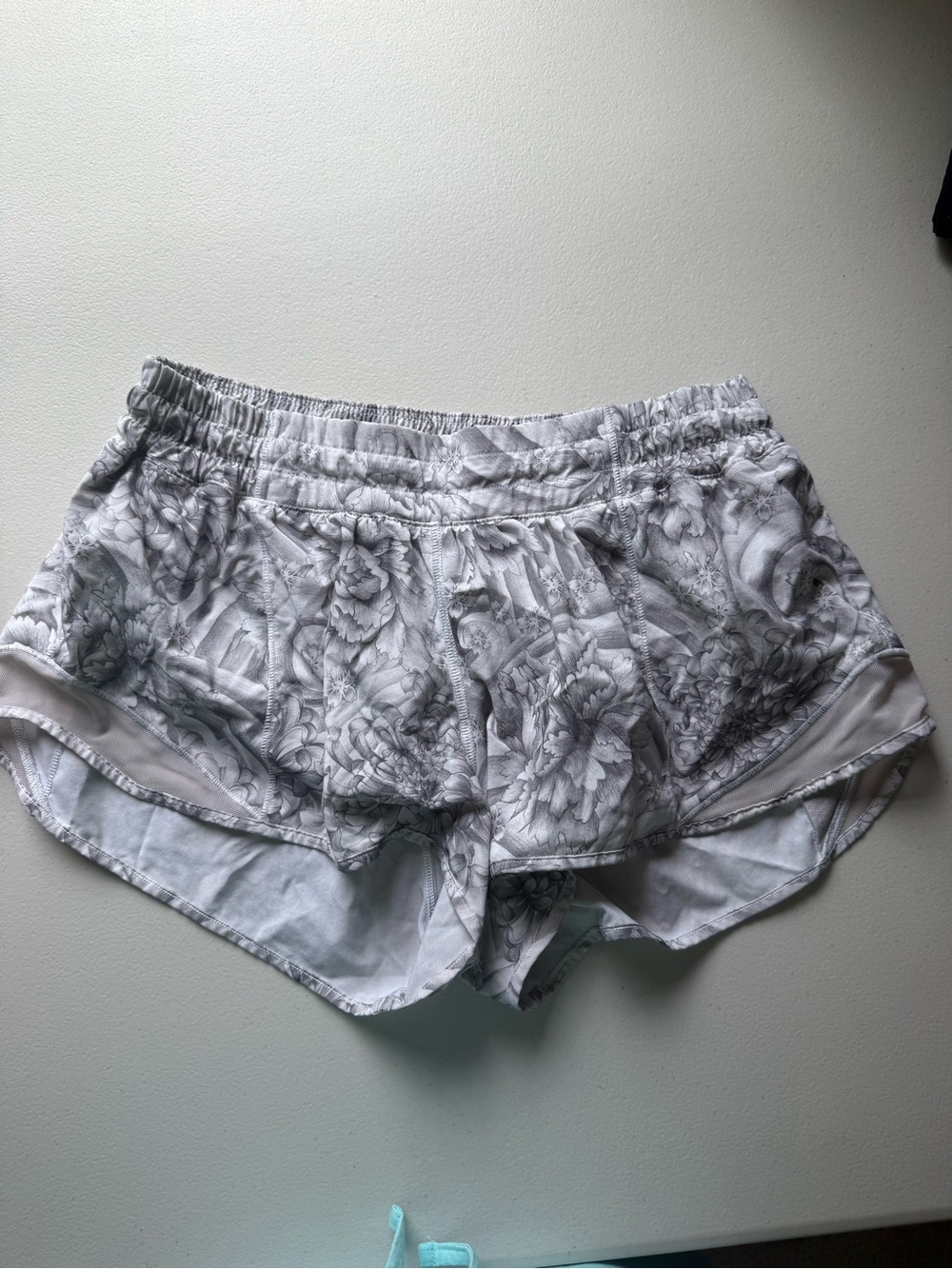 Lululemon Hotty Hot Shorts 2.5” Inseam Size 8